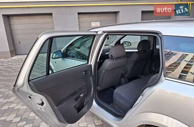 Универсал Opel Astra 2010 в 