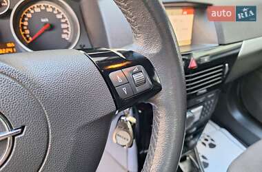 Универсал Opel Astra 2010 в 