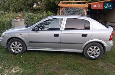 Хэтчбек Opel Astra 2000 в 