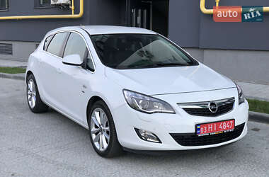 Хэтчбек Opel Astra 2011 в 