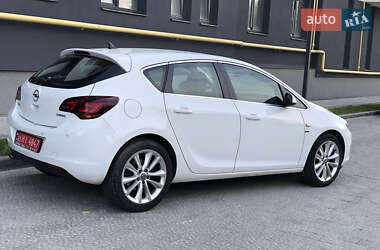Хэтчбек Opel Astra 2011 в 