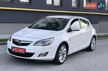 Хэтчбек Opel Astra 2011 в 