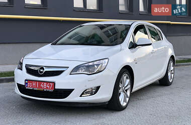 Хэтчбек Opel Astra 2011 в 