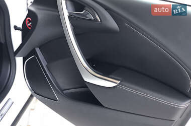 Хэтчбек Opel Astra 2011 в 