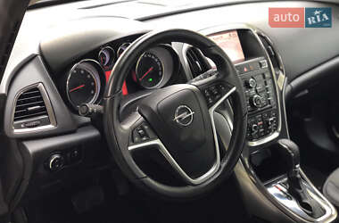 Хэтчбек Opel Astra 2011 в 