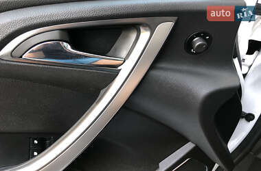 Хэтчбек Opel Astra 2011 в 