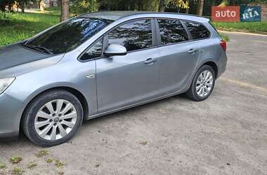 Універсал Opel Astra 2011 в Новояворівську