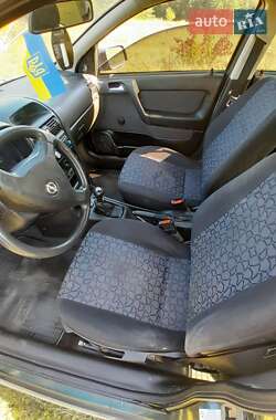 Седан Opel Astra 2004 в 