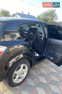 Хэтчбек Opel Astra 2006 в 