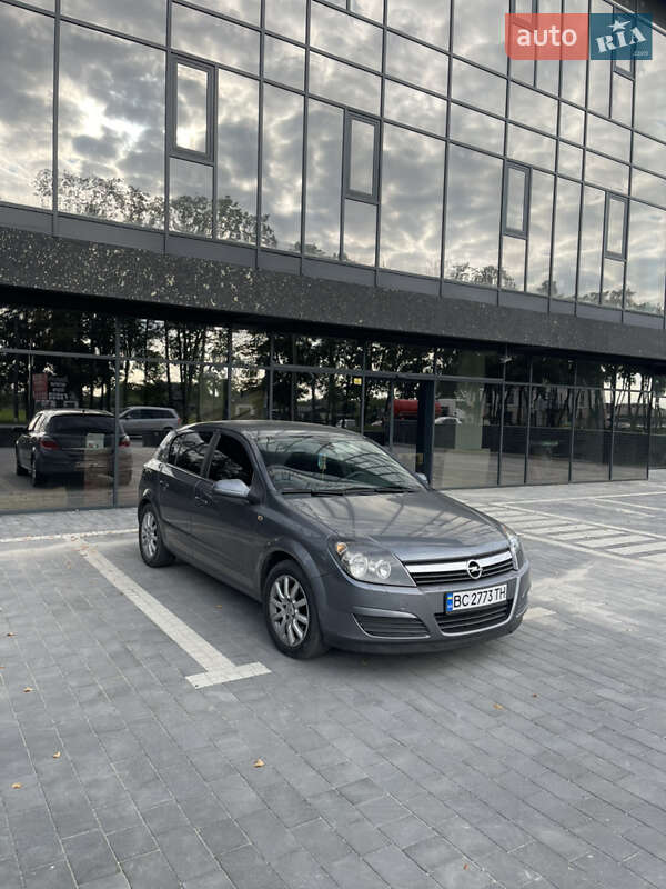 Хэтчбек Opel Astra 2004 в Стрые