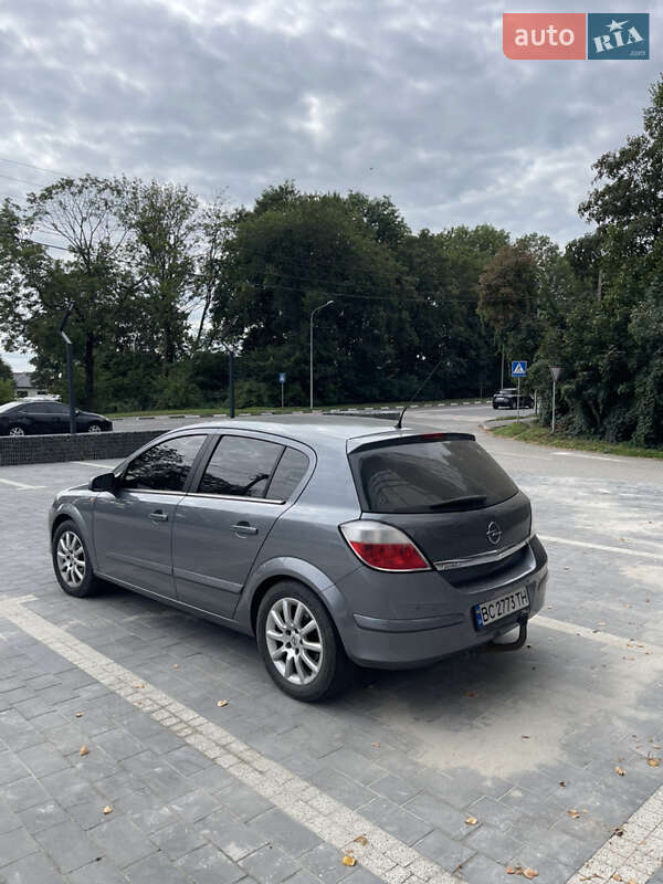 Хэтчбек Opel Astra 2004 в Стрые