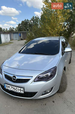 Універсал Opel Astra 2012 в Малині