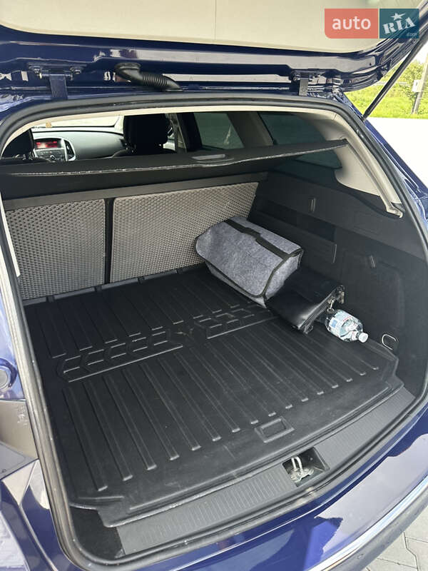 Універсал Opel Astra 2015 в Львові