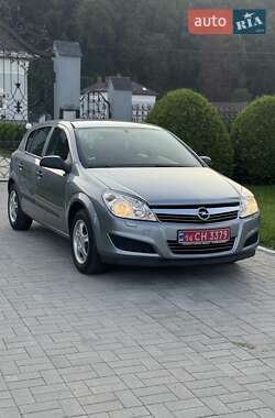 Хетчбек Opel Astra 2009 в 