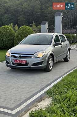 Хетчбек Opel Astra 2009 в 