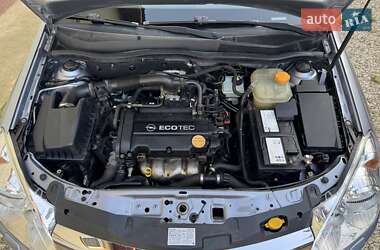 Хетчбек Opel Astra 2009 в 
