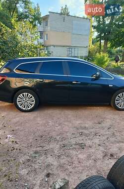 Універсал Opel Astra 2012 в Житомирі