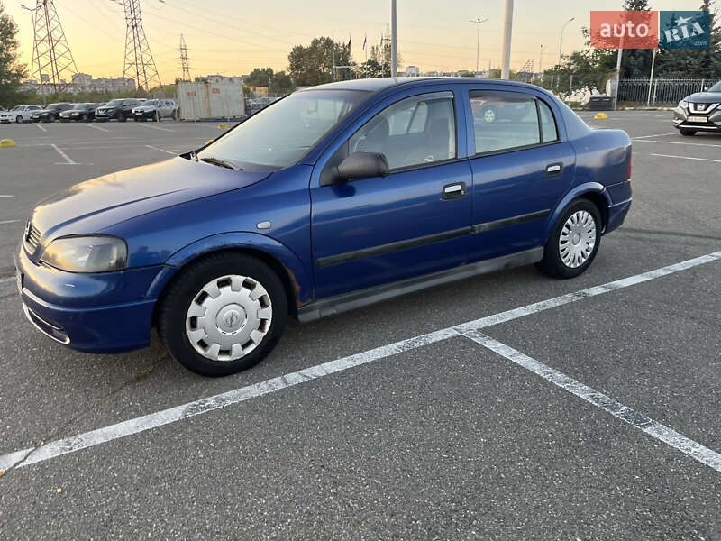 Седан Opel Astra 2006 в Киеве
