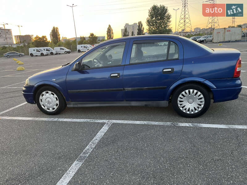 Седан Opel Astra 2006 в Киеве