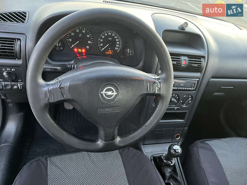 Седан Opel Astra 2006 в Киеве