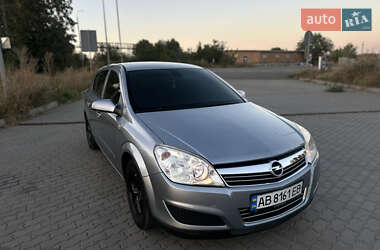 Хэтчбек Opel Astra 2007 в 