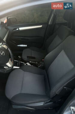 Хэтчбек Opel Astra 2007 в 