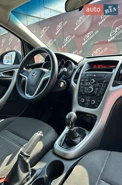Универсал Opel Astra 2011 в 