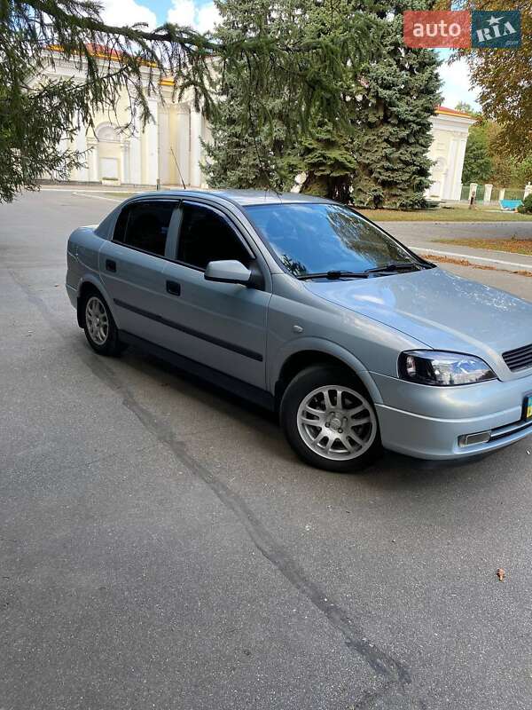 Седан Opel Astra 2004 в Желтых Водах