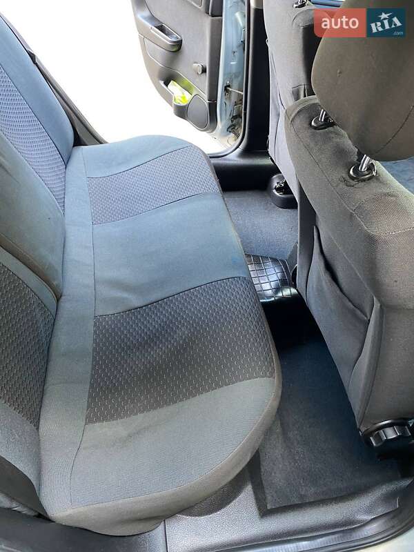 Седан Opel Astra 2004 в Желтых Водах