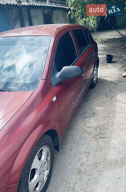 Хэтчбек Opel Astra 2006 в 