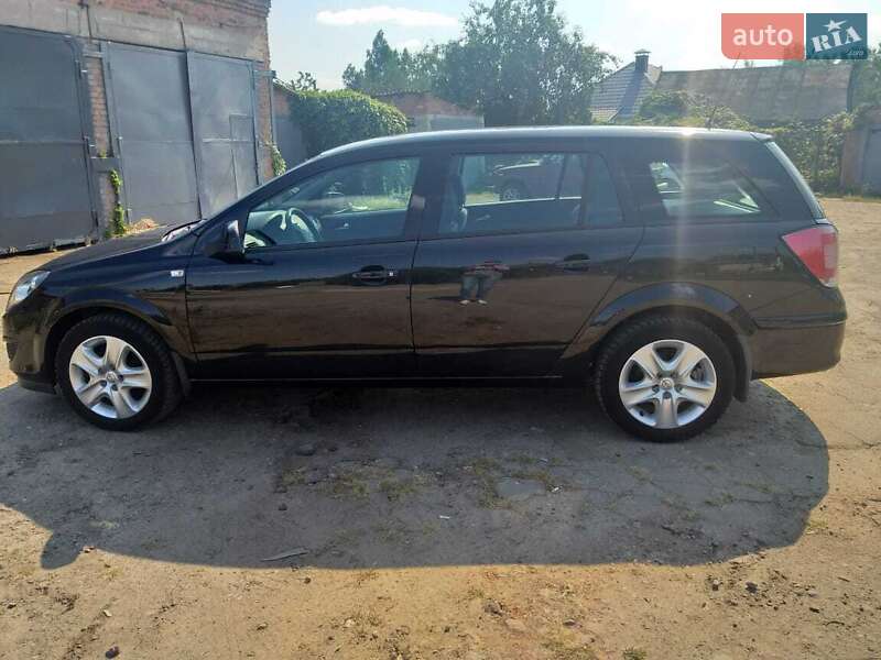 Универсал Opel Astra 2011 в Змиеве