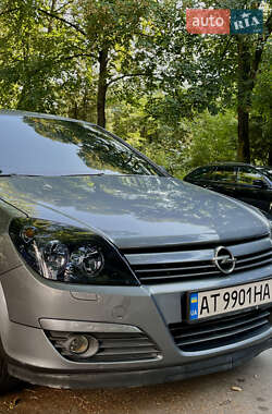 Хэтчбек Opel Astra 2005 в 