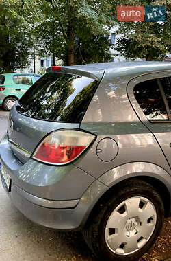 Хэтчбек Opel Astra 2005 в 