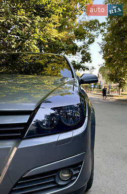 Хэтчбек Opel Astra 2005 в 