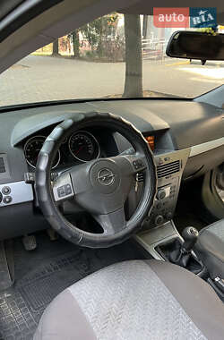 Хэтчбек Opel Astra 2005 в 