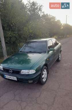 Седан Opel Astra 1997 в Малині