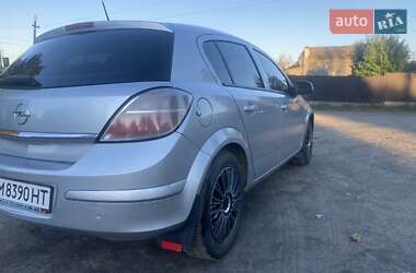 Хэтчбек Opel Astra 2012 в 