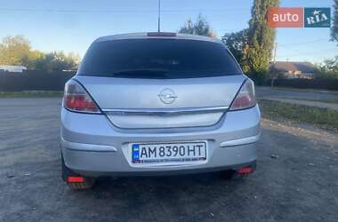 Хэтчбек Opel Astra 2012 в 