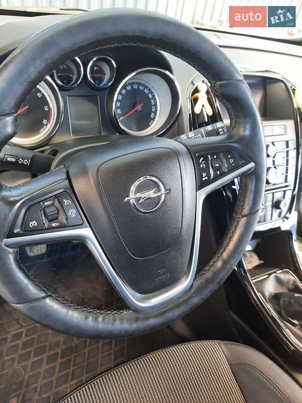 Универсал Opel Astra 2015 в Ужгороде