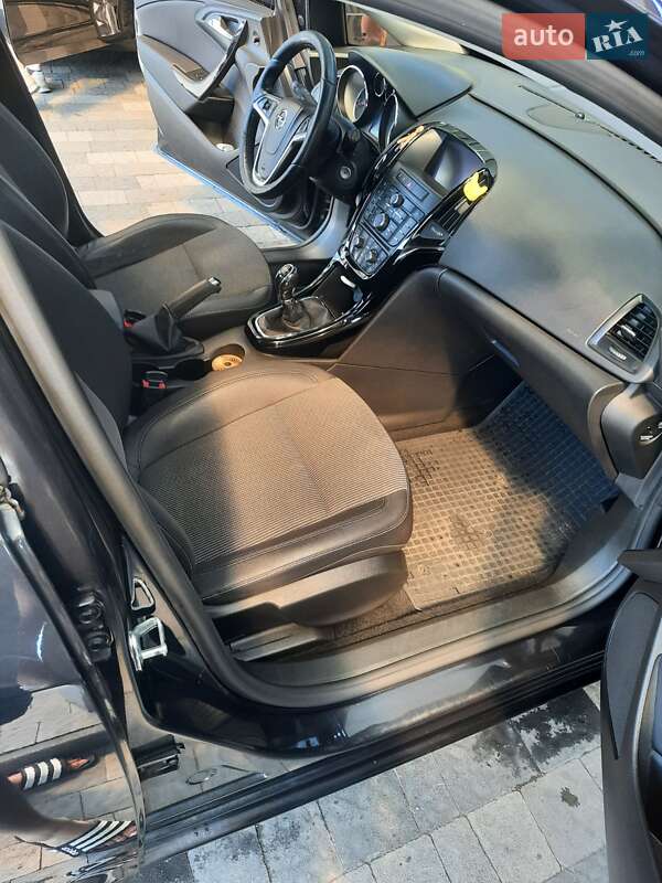 Универсал Opel Astra 2015 в Ужгороде