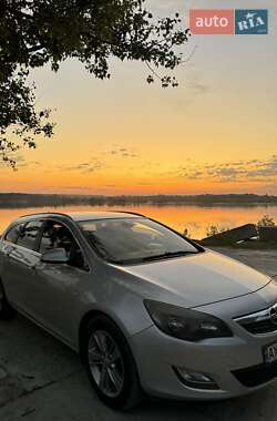 Універсал Opel Astra 2011 в Харкові