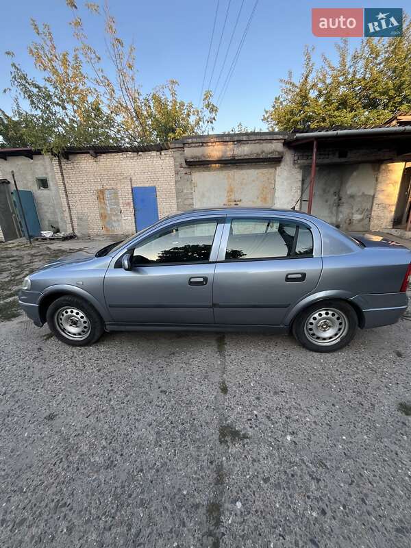 Седан Opel Astra 2007 в Днепре
