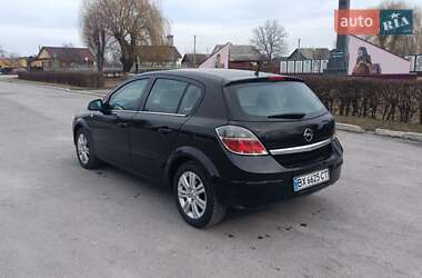 Хэтчбек Opel Astra 2010 в 