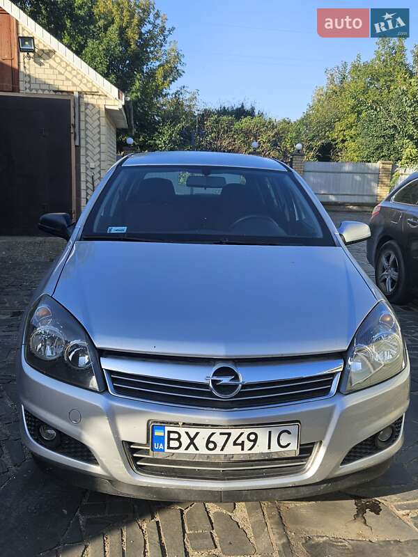 Хэтчбек Opel Astra 2009 в 