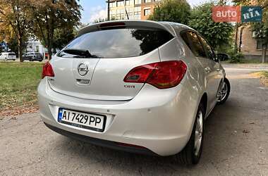 Хэтчбек Opel Astra 2010 в 