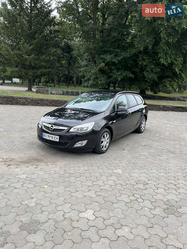 Универсал Opel Astra 2011 в 