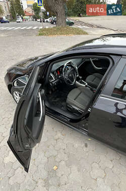 Универсал Opel Astra 2011 в 