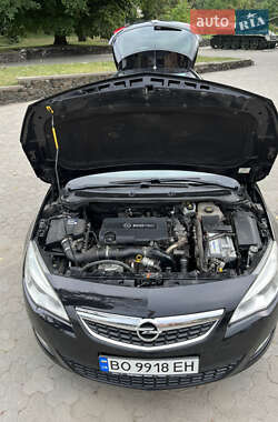 Универсал Opel Astra 2011 в 
