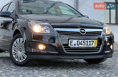 Універсал Opel Astra 2006 в Луцьку