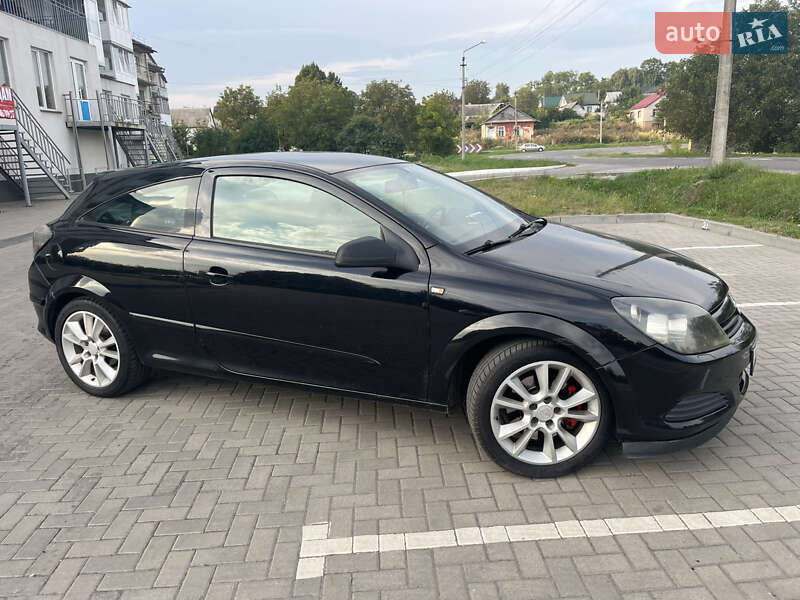 Хэтчбек Opel Astra 2005 в 